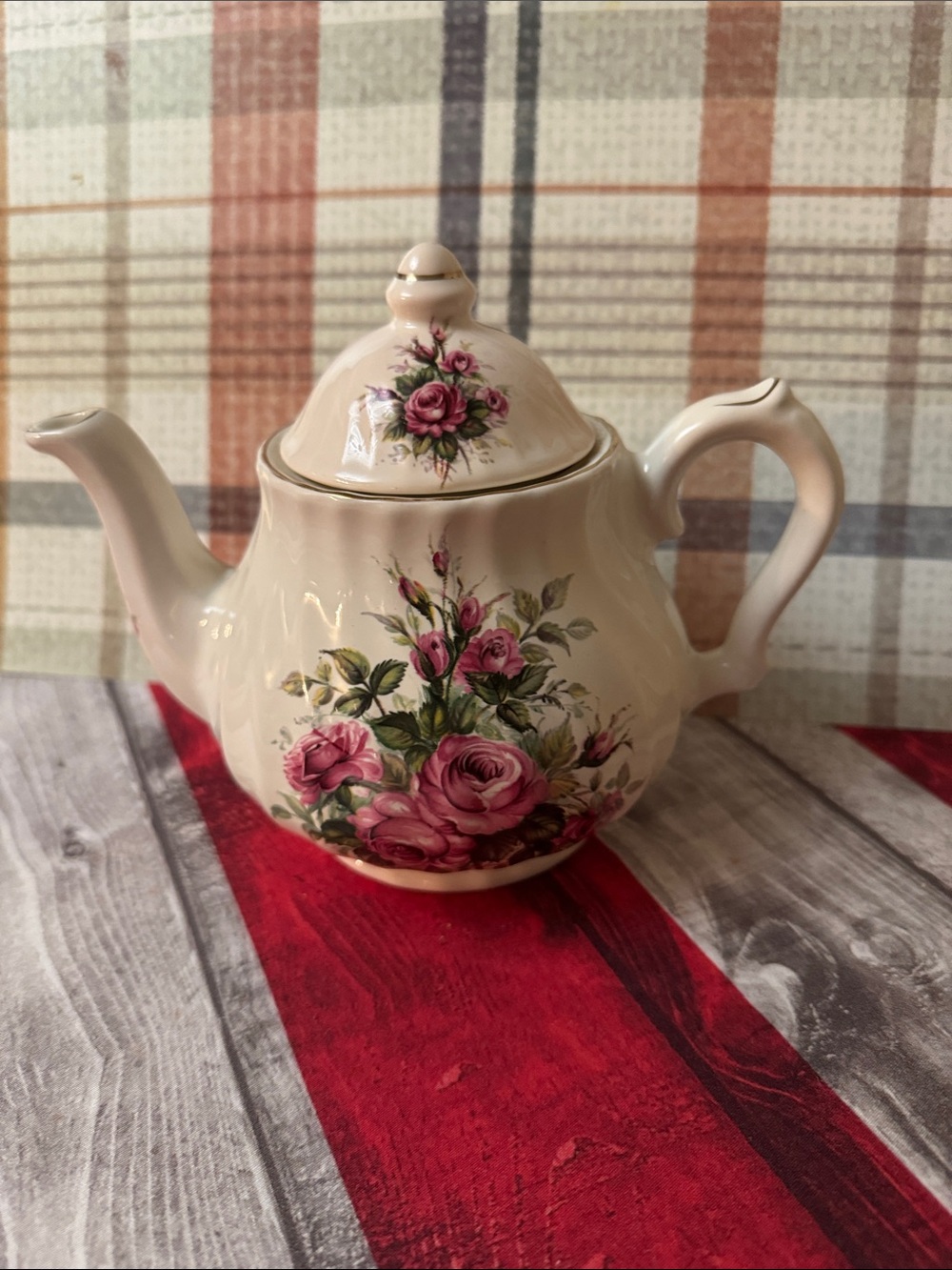 The Perfect little Floral Ceramic Teapot in Cream with Pink Roses